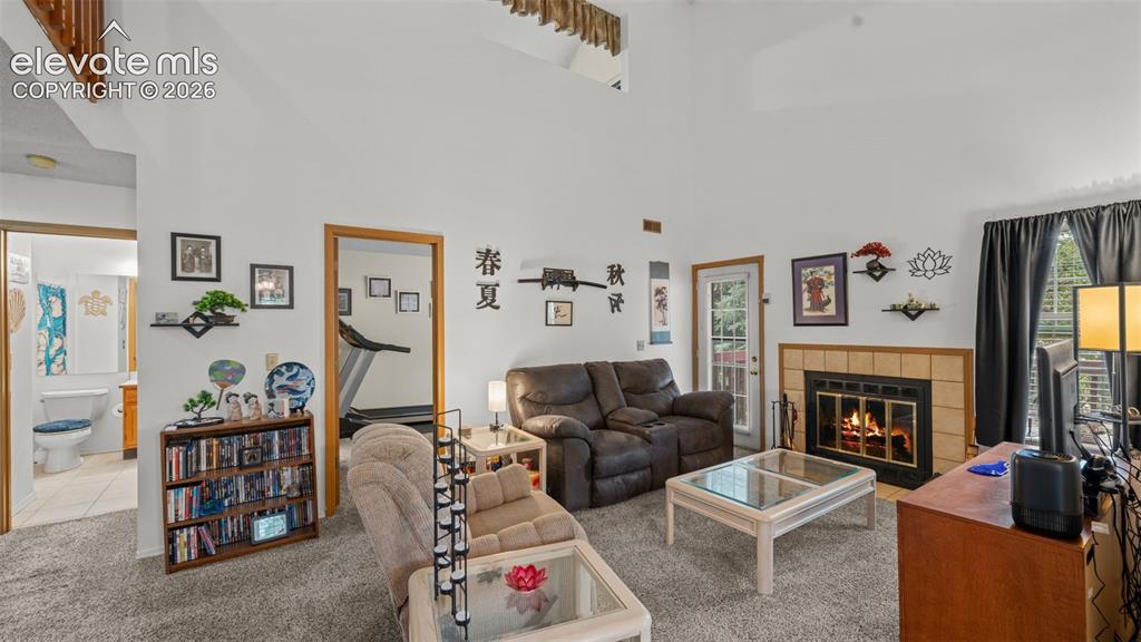 Image 5 of 23: Living Room
