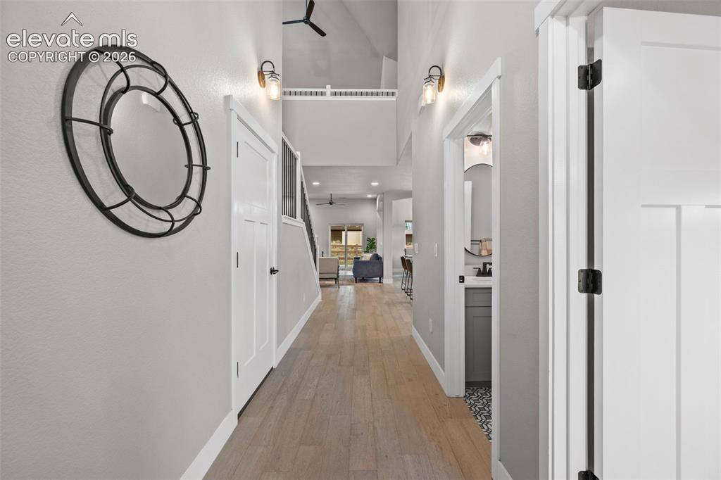 Image 4 of 42: Foyer