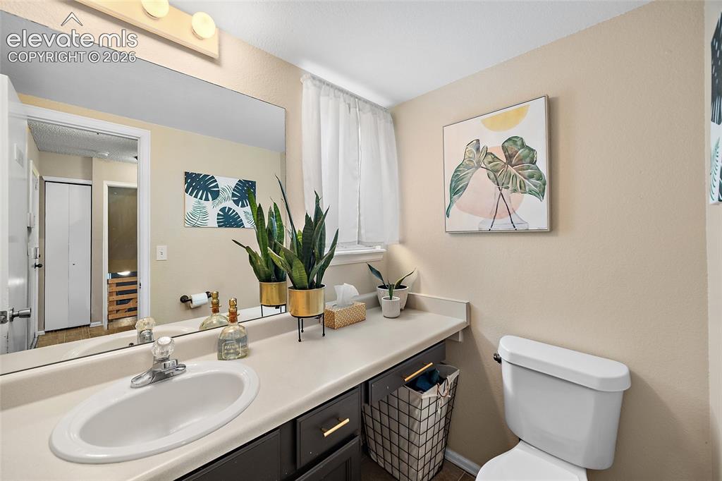 Image 14 of 27: Bathroom