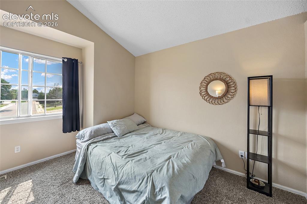 Image 15 of 27: Bedroom