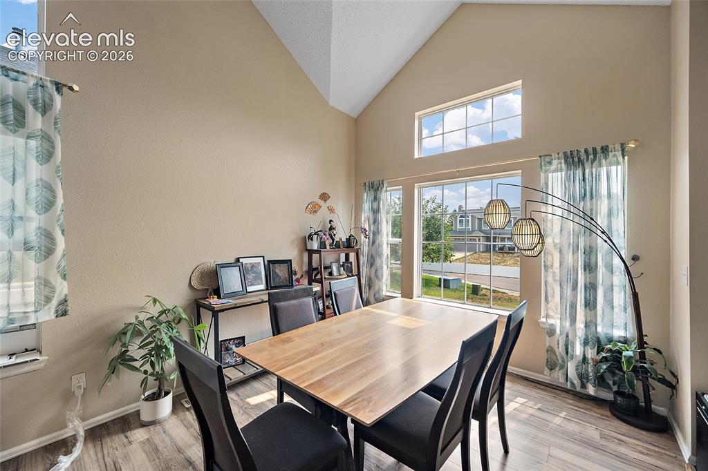 Image 5 of 27: Dining Area