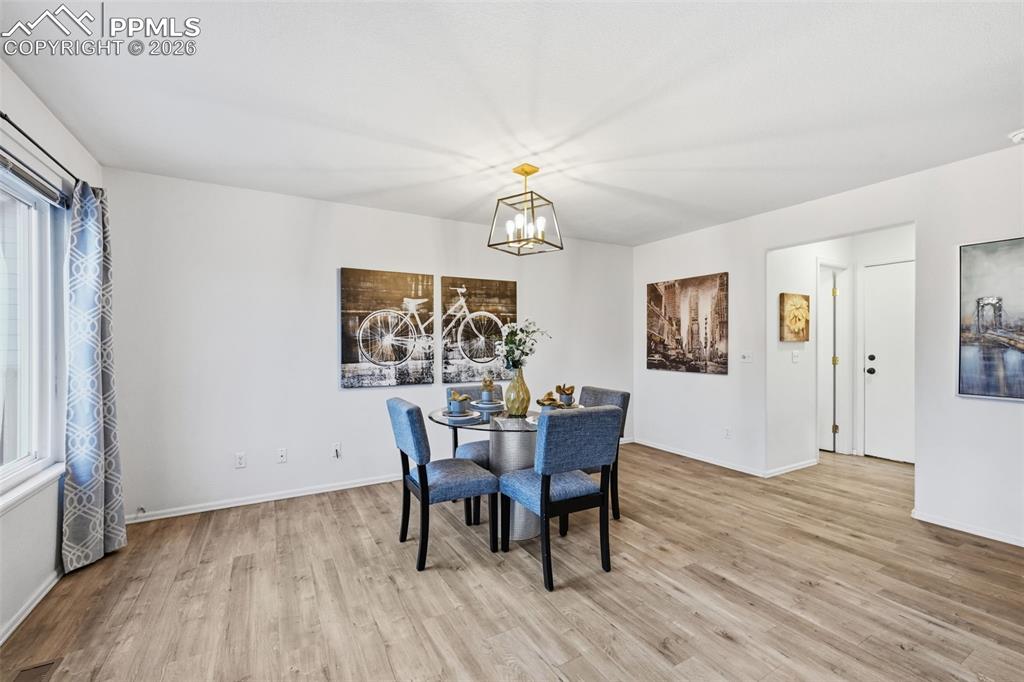 Image 11 of 29: Dining Area