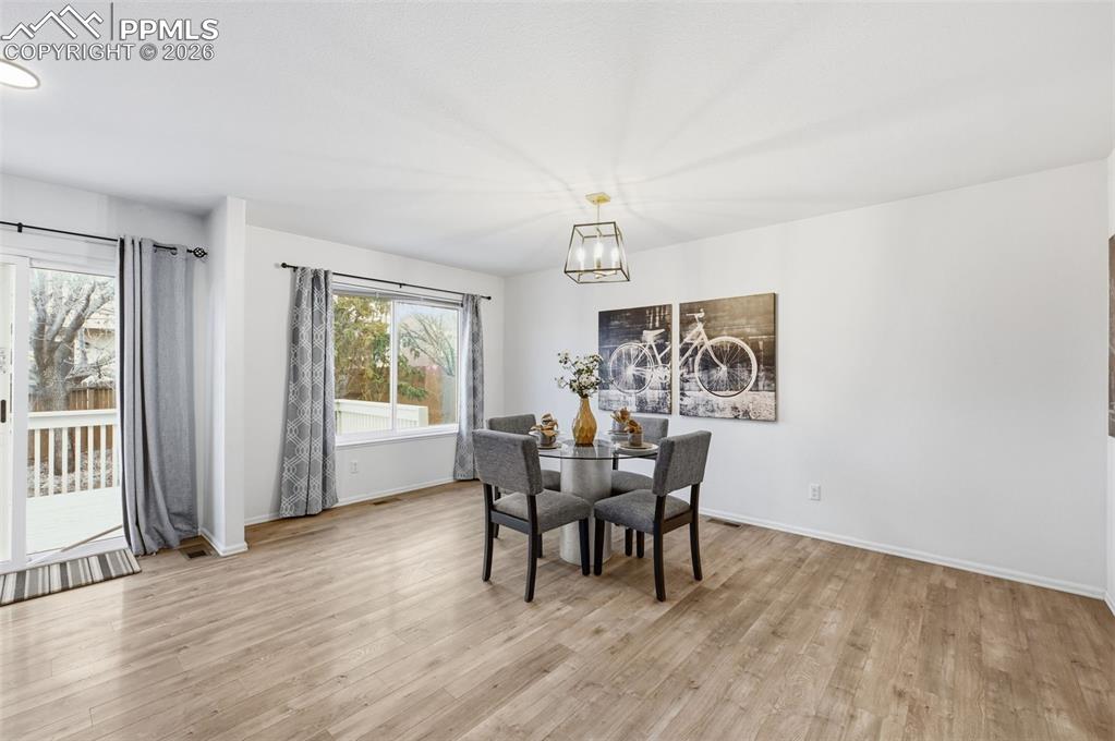 Image 12 of 29: Dining Area