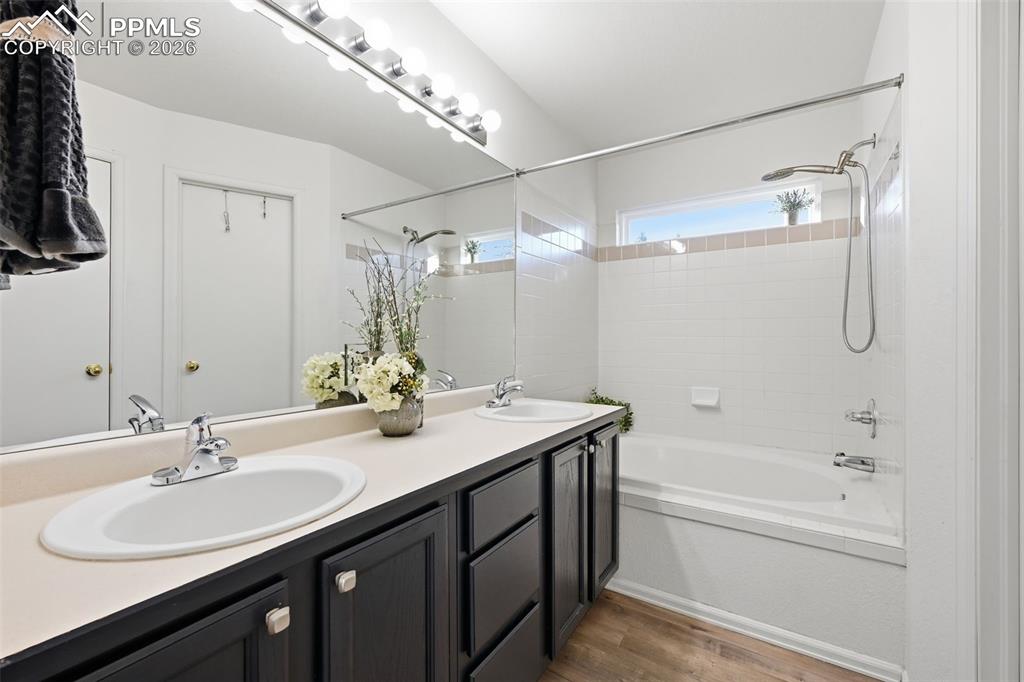 Image 17 of 29: Bathroom