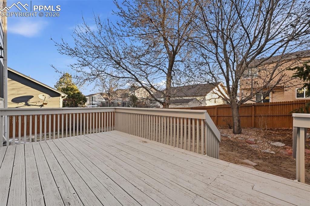 Image 22 of 29: Deck