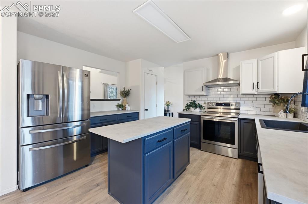 Image 5 of 29: Kitchen