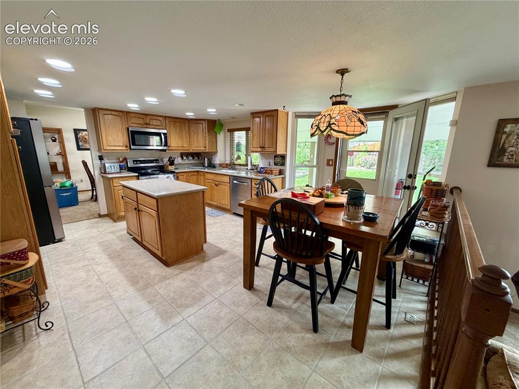 Image 21 of 49: Kitchen and Kitchen Nook with separate walk-out into back covered patio.