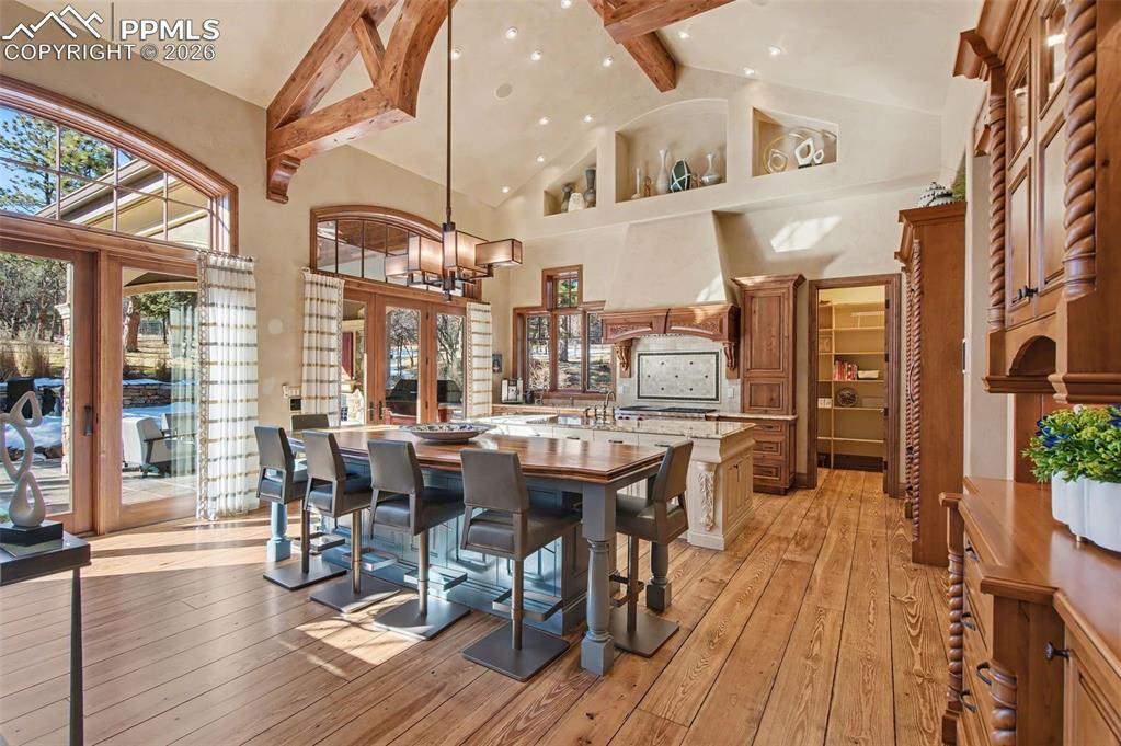 Image 11 of 50: Kitchen