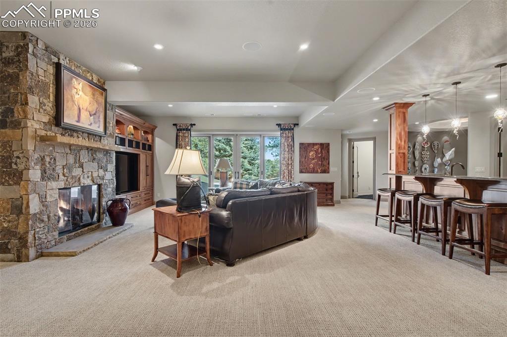 Image 32 of 50: Family Room