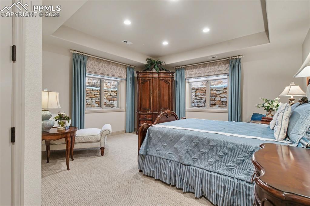 Image 36 of 50: Bedroom