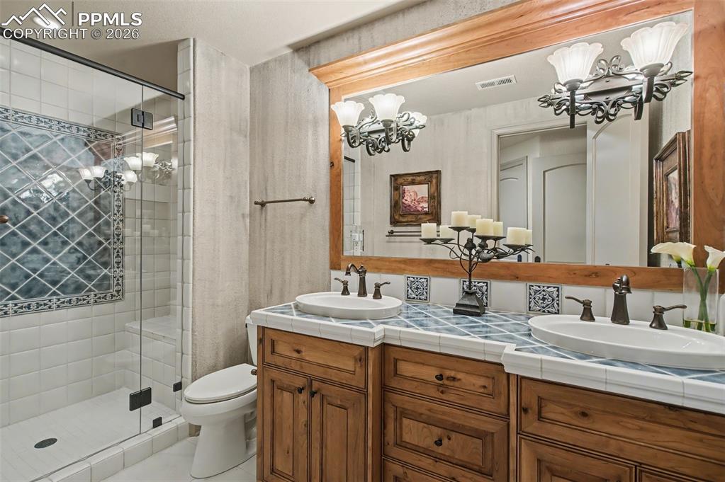 Image 37 of 50: Bathroom