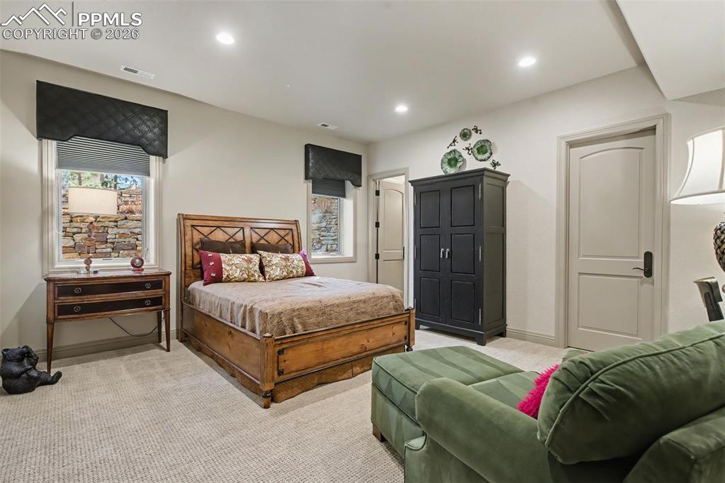 Image 39 of 50: Bedroom