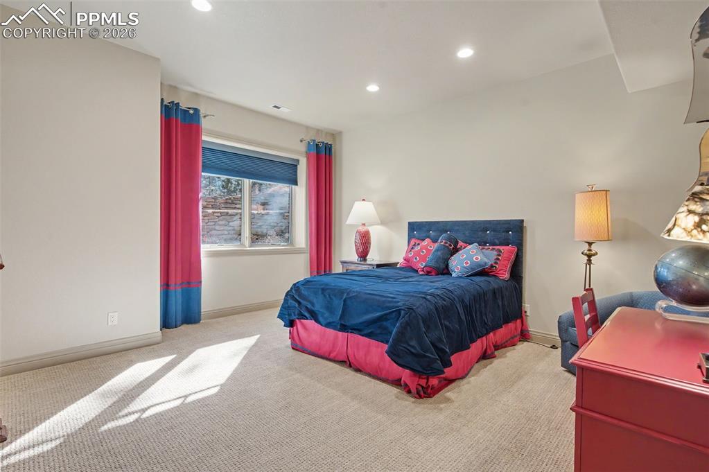 Image 41 of 50: Bedroom