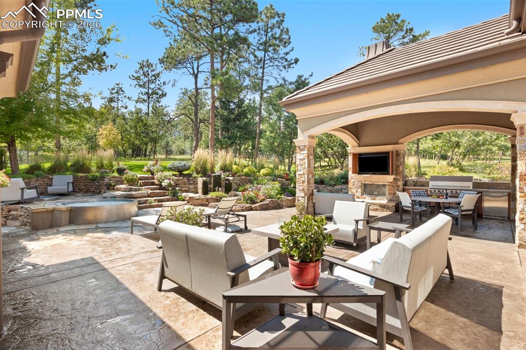 Image 47 of 50: Patio