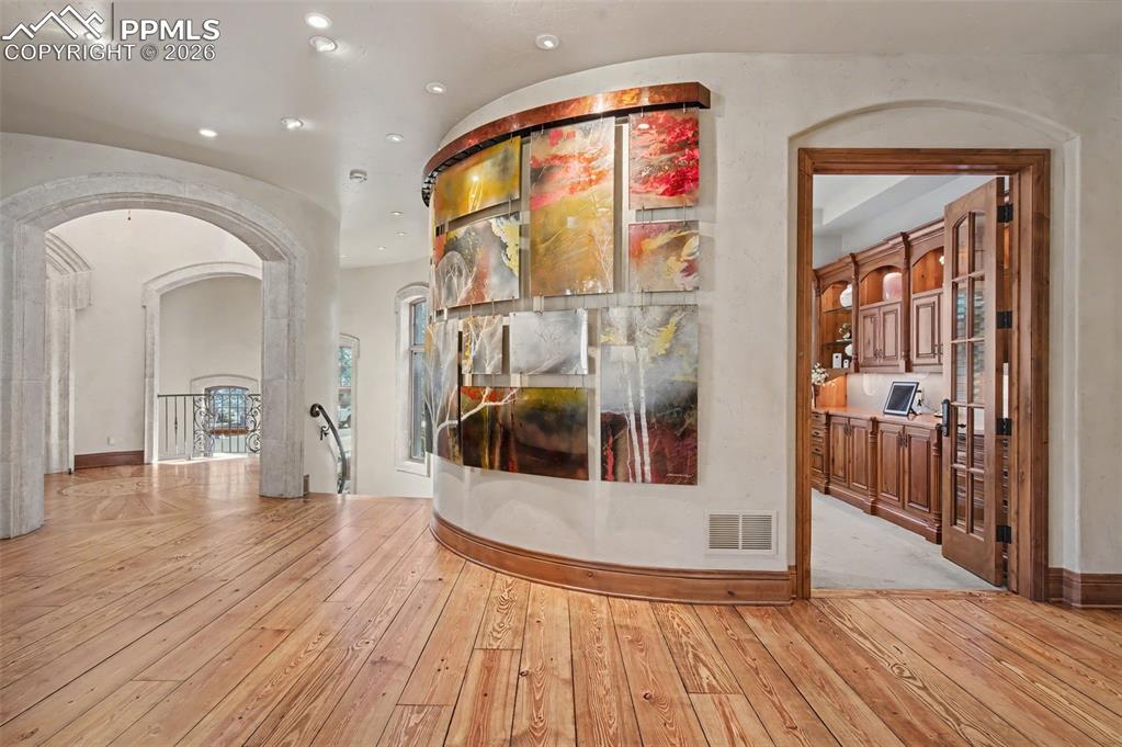 Image 7 of 50: Entrance Foyer