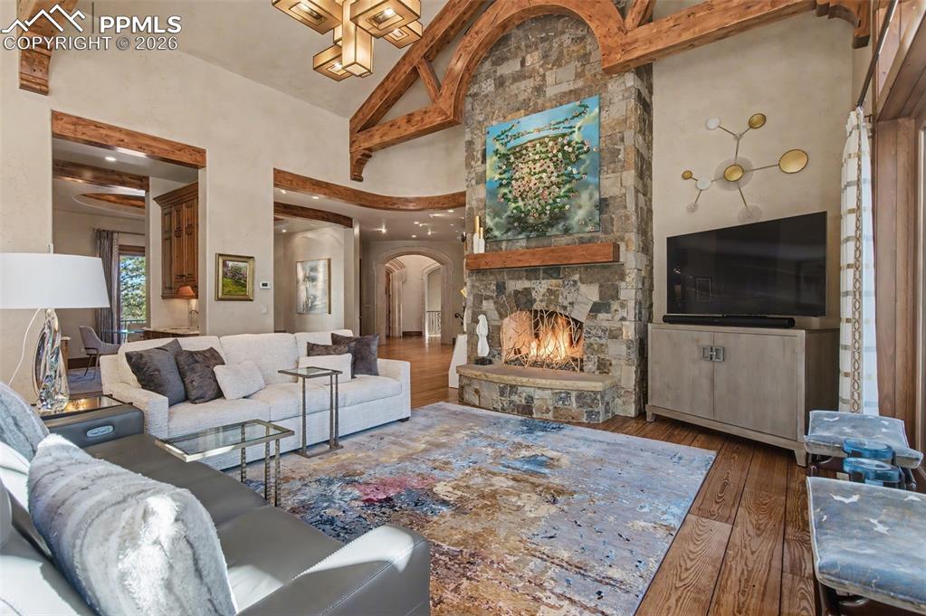 Image 8 of 50: Great Room