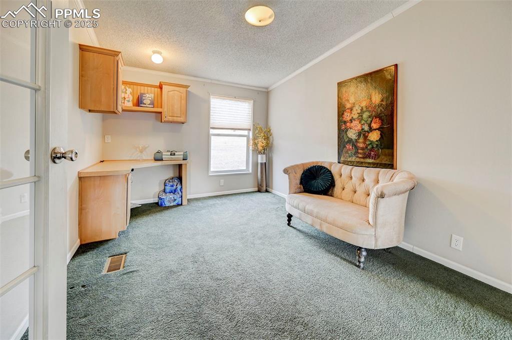 Image 10 of 46: Sitting Room
