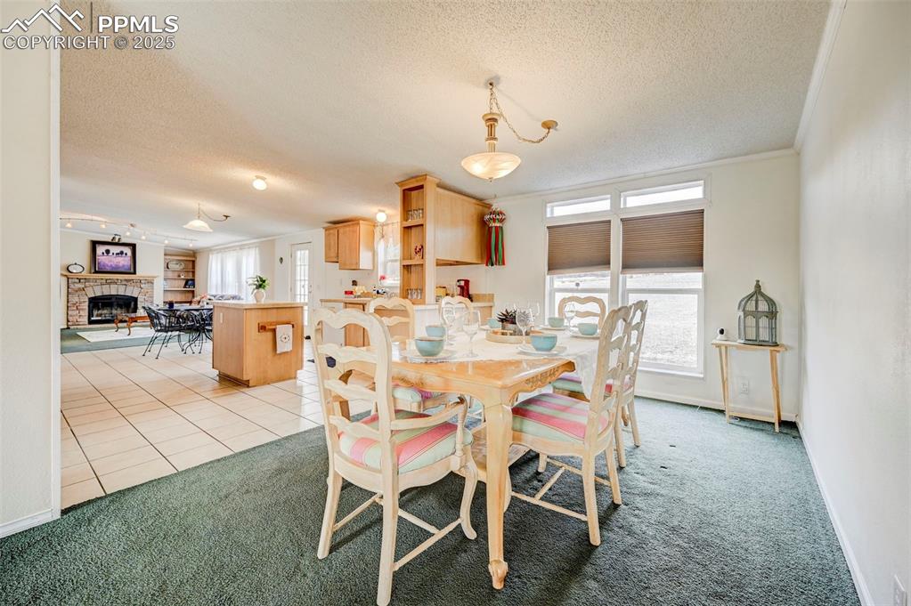 Image 18 of 46: Dining Area