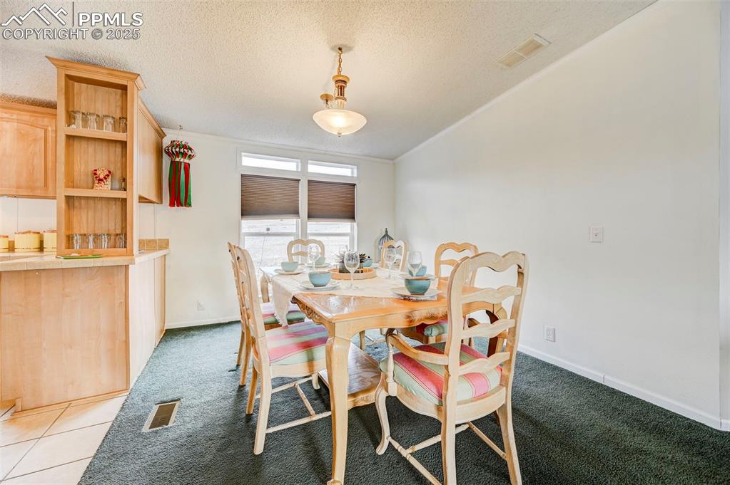 Image 19 of 46: Dining Area