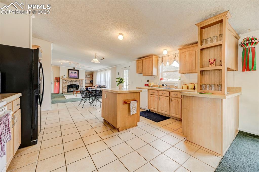 Image 20 of 46: Kitchen