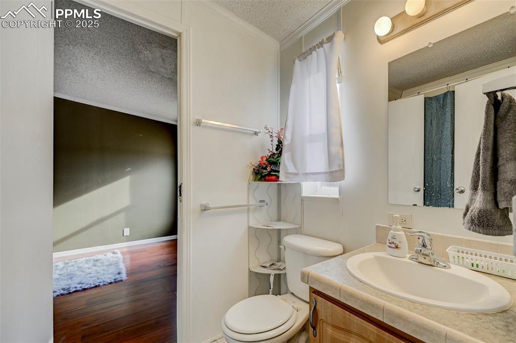 Image 36 of 46: Bathroom