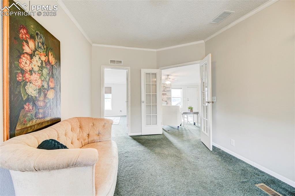 Image 9 of 46: Sitting Room