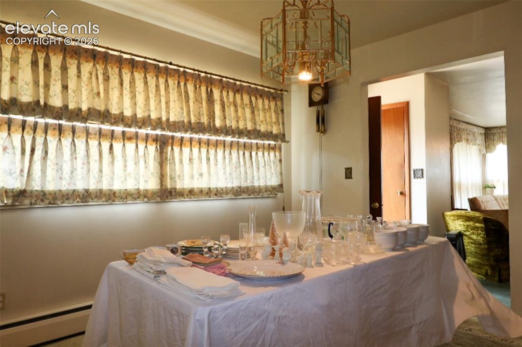 Image 4 of 10: Dining Area