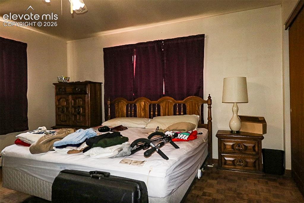 Image 6 of 10: Bedroom