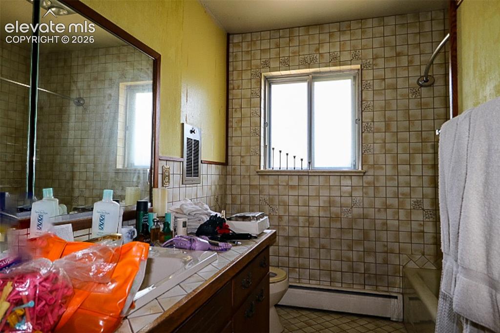 Image 7 of 10: Bathroom
