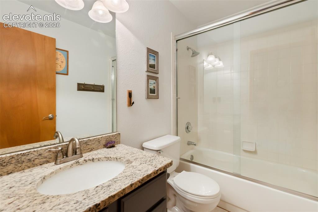 Image 19 of 36: Full bathroom