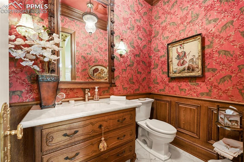 Image 14 of 50: Bathroom