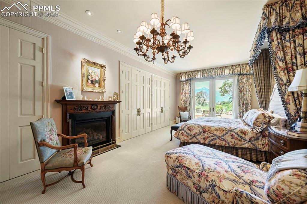 Image 19 of 50: Bedroom