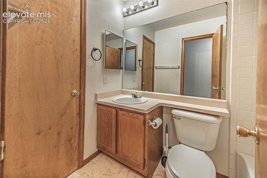 Image 9 of 28: Bathroom