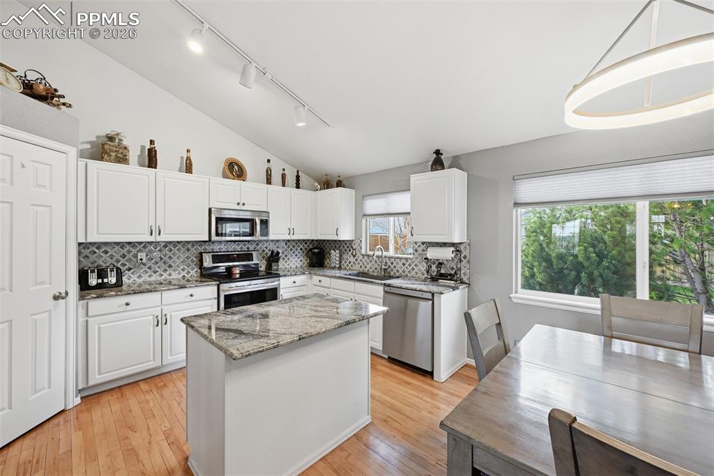 Image 10 of 35: Kitchen