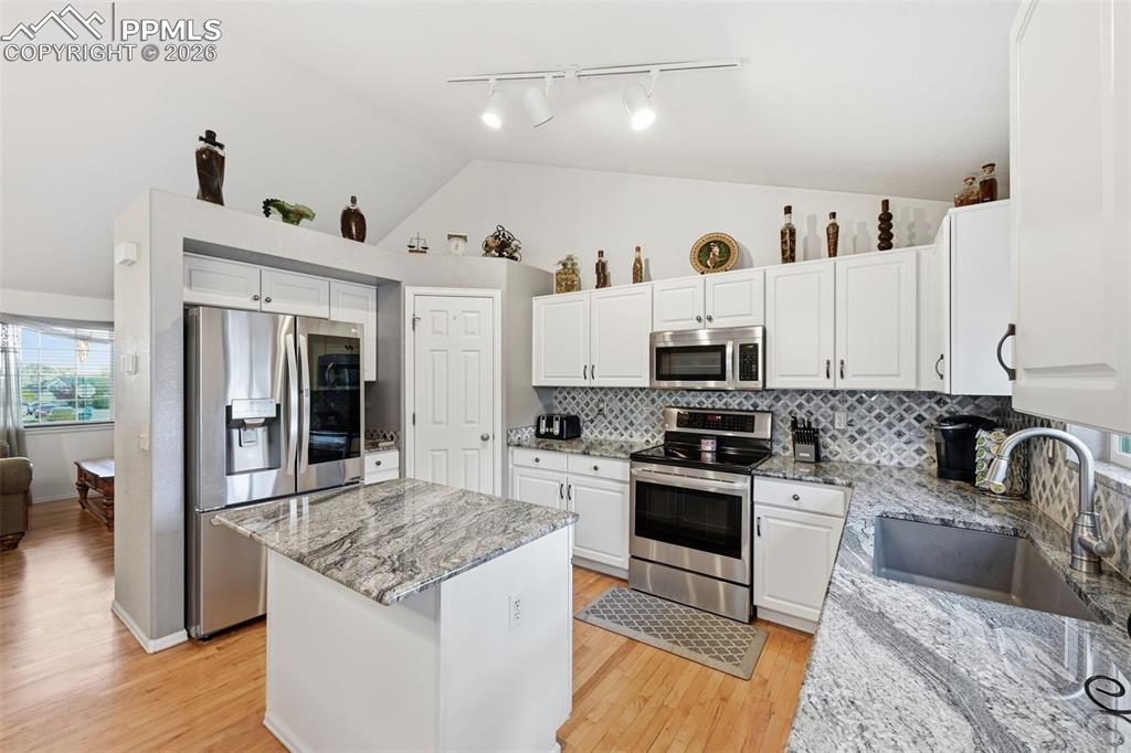 Image 11 of 35: Kitchen