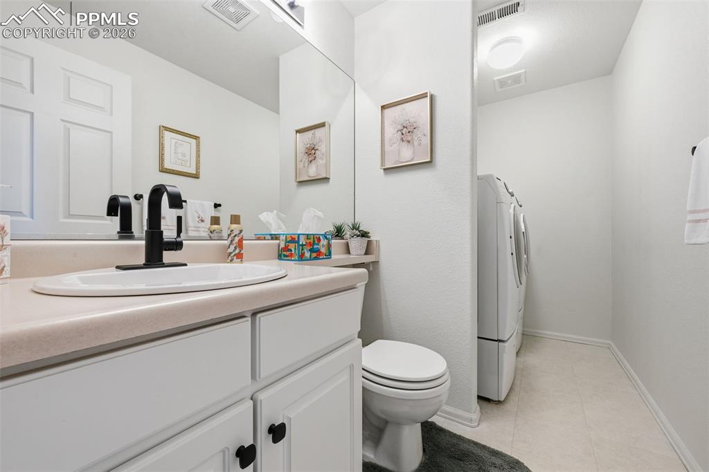 Image 18 of 35: Bathroom