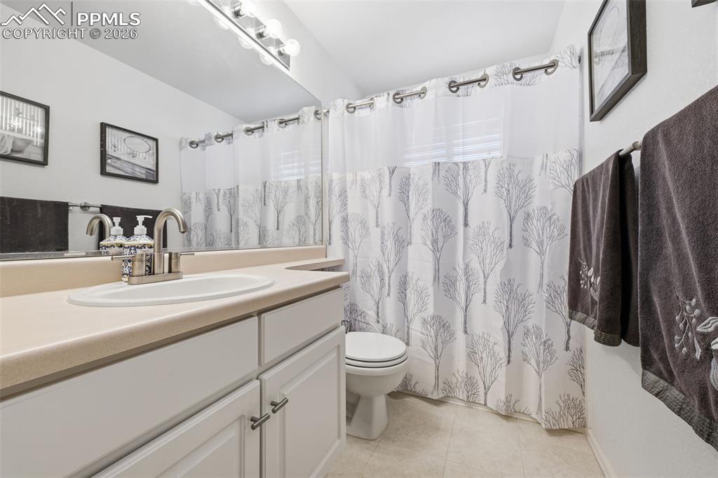 Image 22 of 35: Bathroom