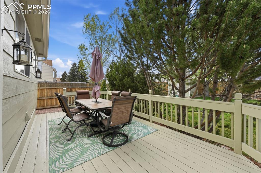 Image 29 of 35: Deck