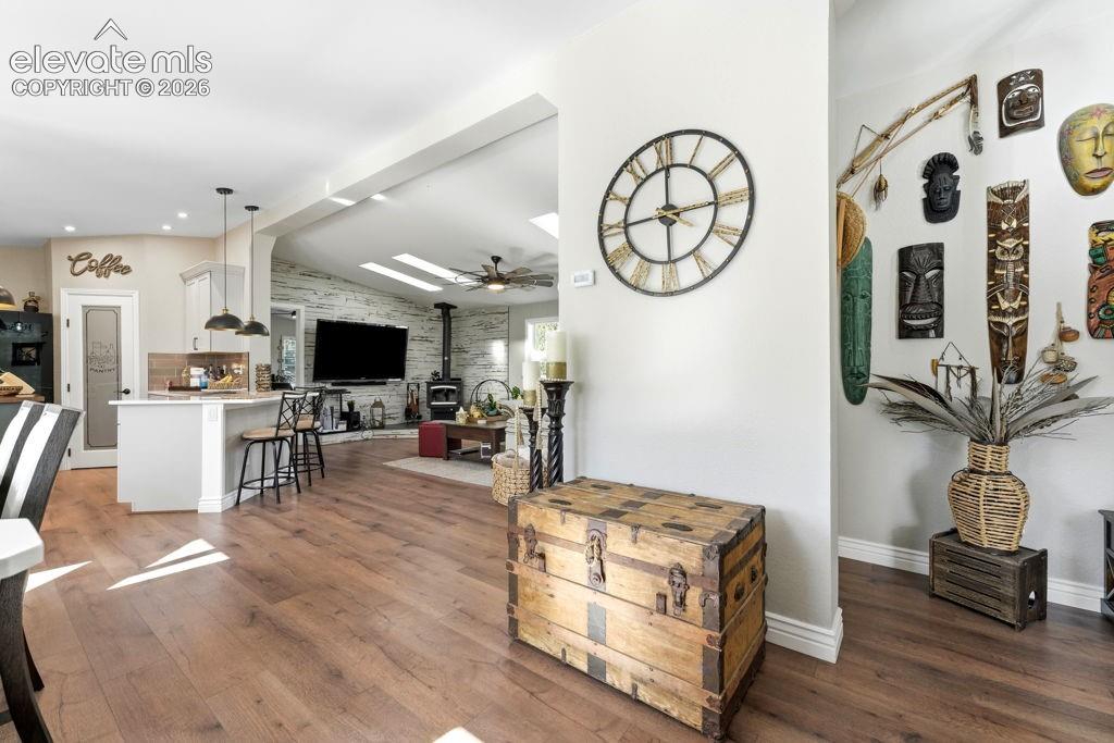 Image 18 of 50: Entry way
