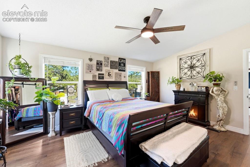 Image 32 of 50: Wood-finish flooring, ceiling fan with integrated lighting, multiple window