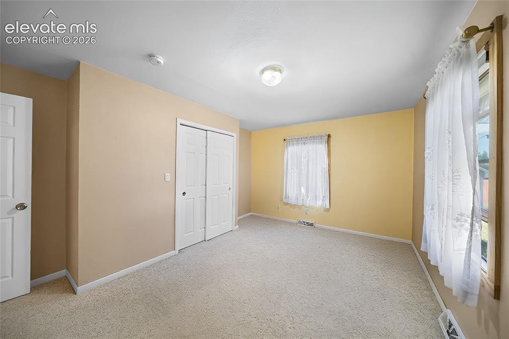 Image 16 of 28: Bedroom