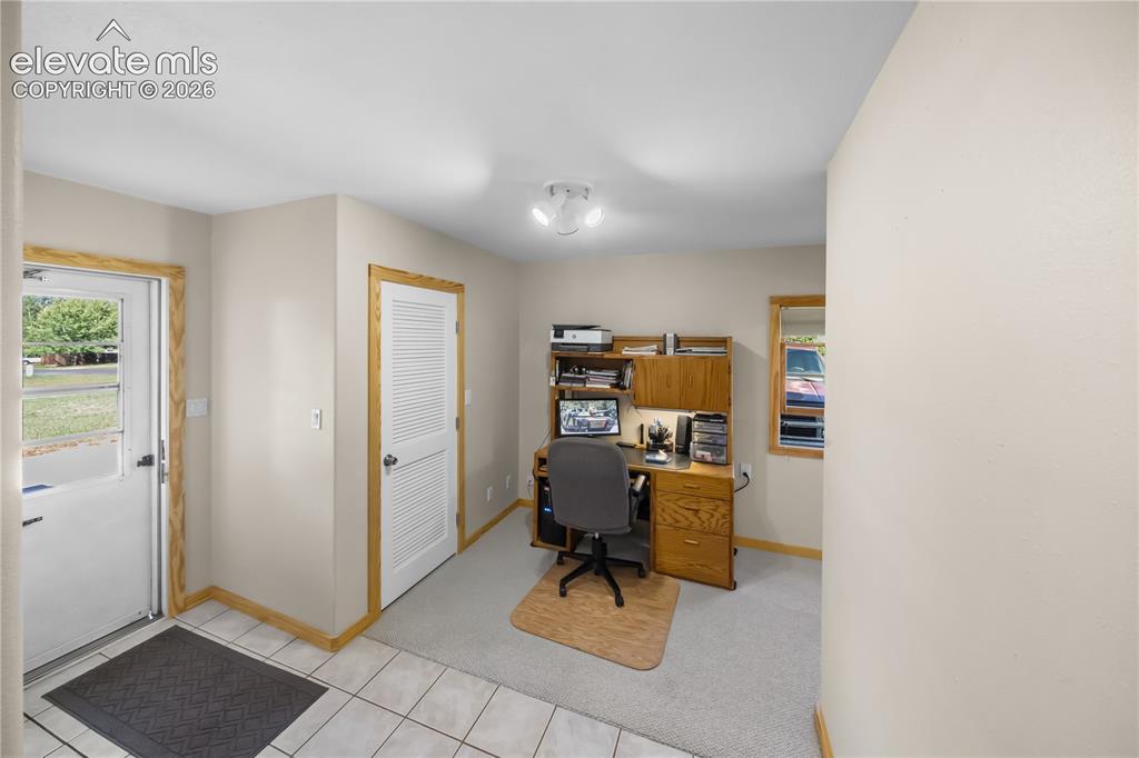 Image 19 of 28: Office