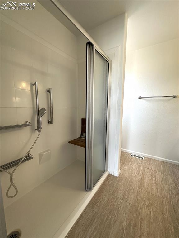 Image 11 of 27: Bathroom