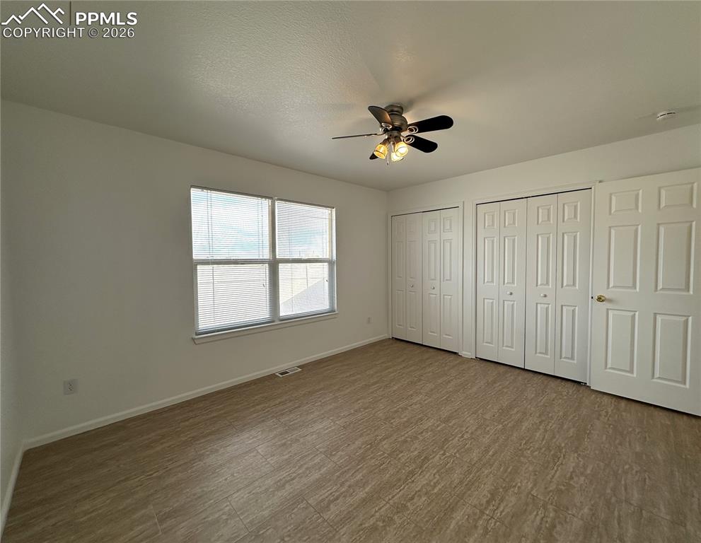 Image 15 of 27: Bedroom