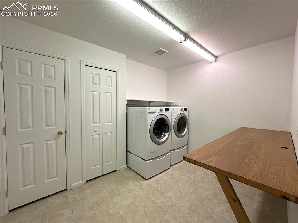 Image 17 of 27: Laundry