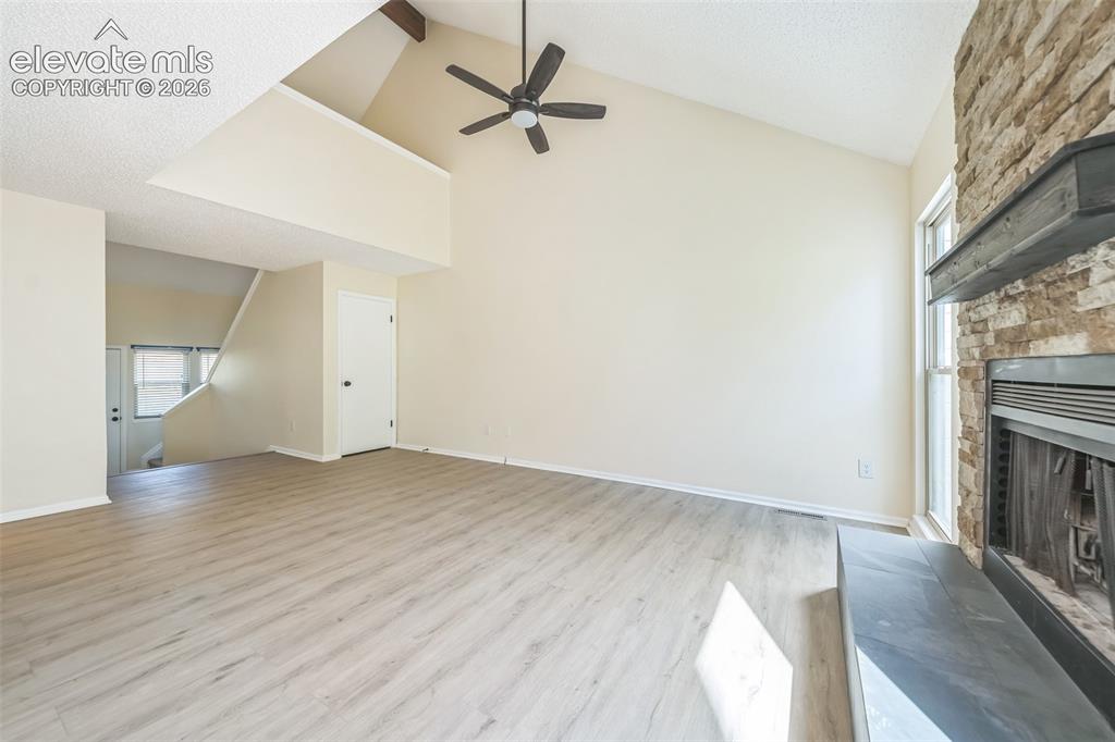 Image 11 of 32: Living Room