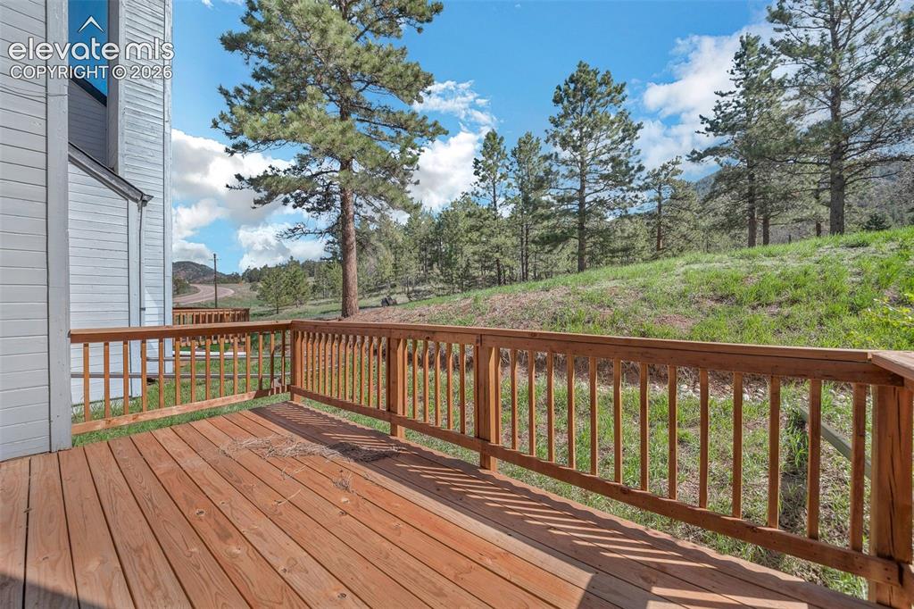 Image 15 of 32: Deck