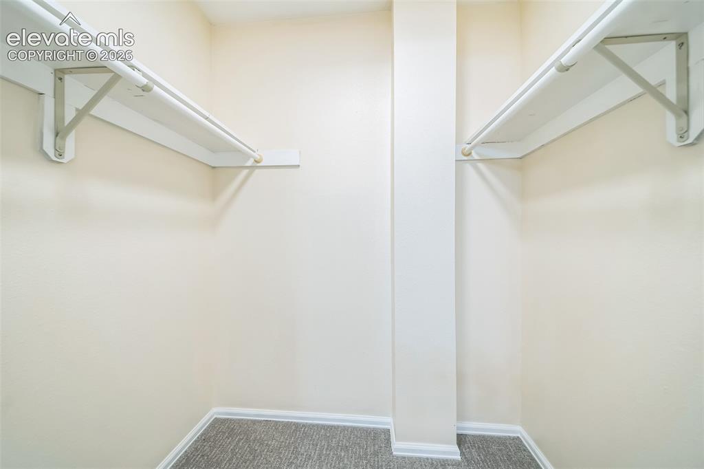 Image 31 of 32: Closet
