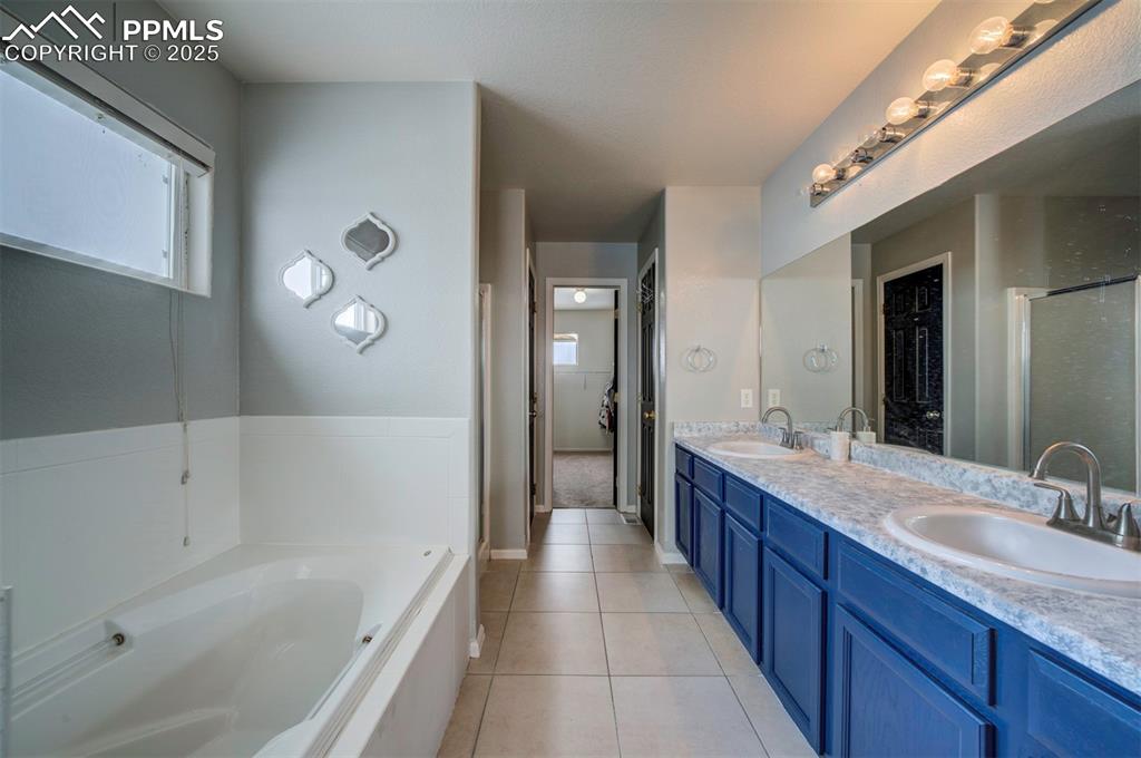 Image 14 of 23: Bathroom