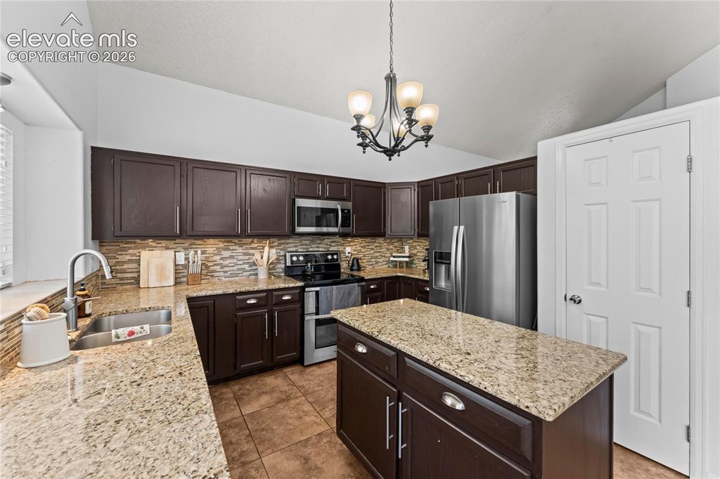 Image 11 of 50: Kitchen